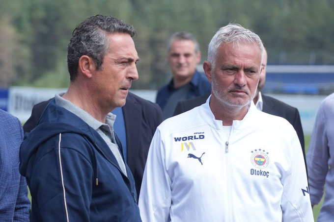 Mourinho vẫn ở lại Fenerbahce 