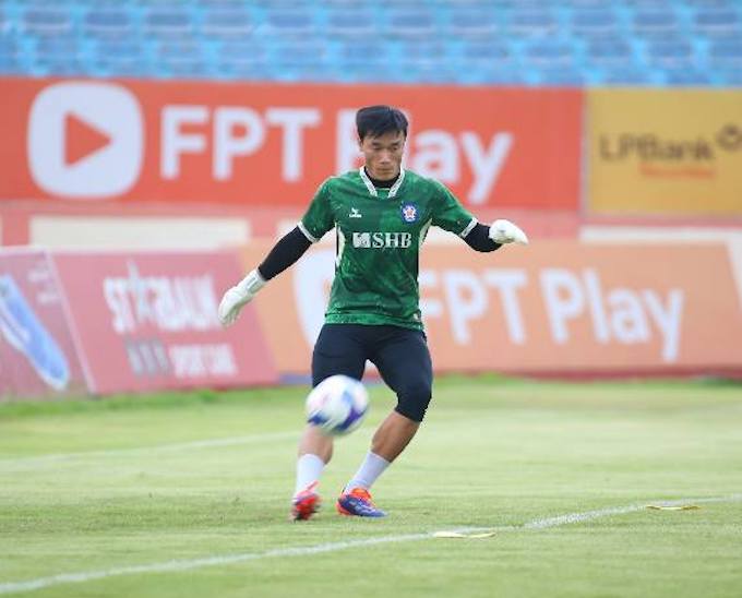 Tiến Dũng trong buổi tập trước trận đấu. Ảnh: Phi Hải 