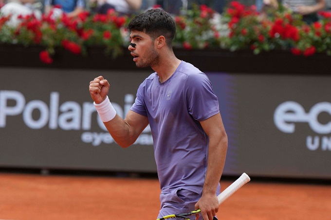 Carlos Alcaraz khởi đầu thắng lợi tại Rome Open.