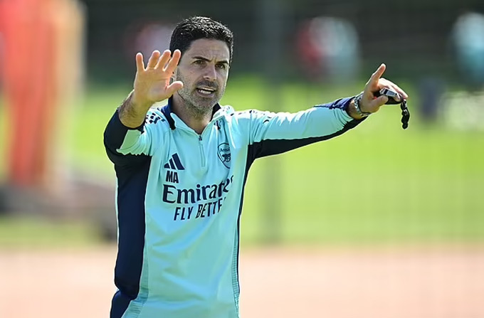 Slot đánh giá cao khả năng của Arteta với những năm tháng ở Arsenal