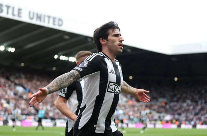 Tonali là trụ cột nơi tuyến giữa của Newcastle