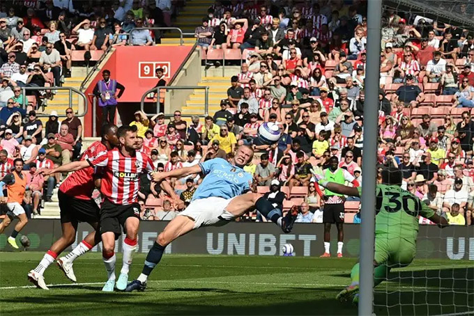 Hàng thủ Southampton ngăn Haaland ghi bàn trong ngày tái xuất sau chấn thương