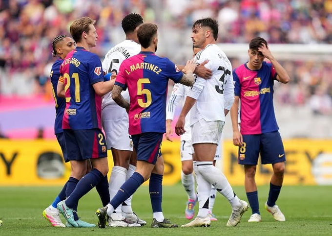 Các hậu vệ của cả Barca và Real đều quá kém ở trận đấu này