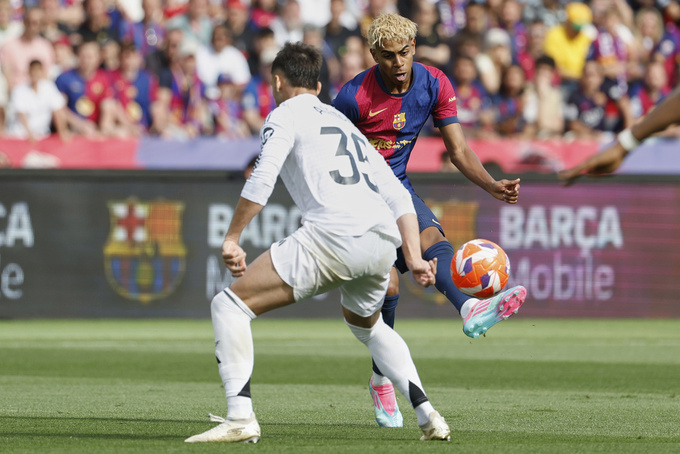 Cú bẻ lòng "chết chóc" của Yamal vào lưới của Real Madrid