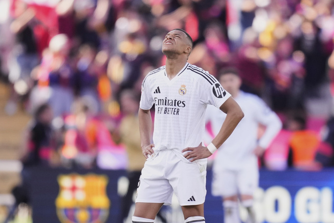 Nhưng ngôi sao người Pháp vẫn phải thất vọng vì không thể giúp Real Madrid thắng trận El Clasico.