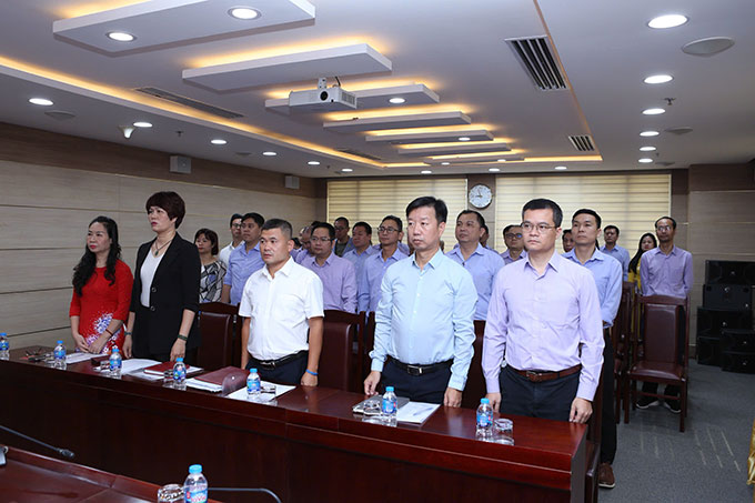 Các đồng chí: Tần Lê Minh - Phó Bí thư thường trực Đảng uỷ Cục Thể dục Thể thao Việt Nam (TDTTVN); Nguyễn Danh Thanh - Chánh Văn phòng Đảng uỷ Cục TDTTVN; Bùi Thị Hà Giang - Văn phòng Đảng uỷ Cục TDTTVN dự Đại hội Đảng bộ Tạp chí Bóng đá khoá III - Nhiệm kỳ 2025 - 2030 
