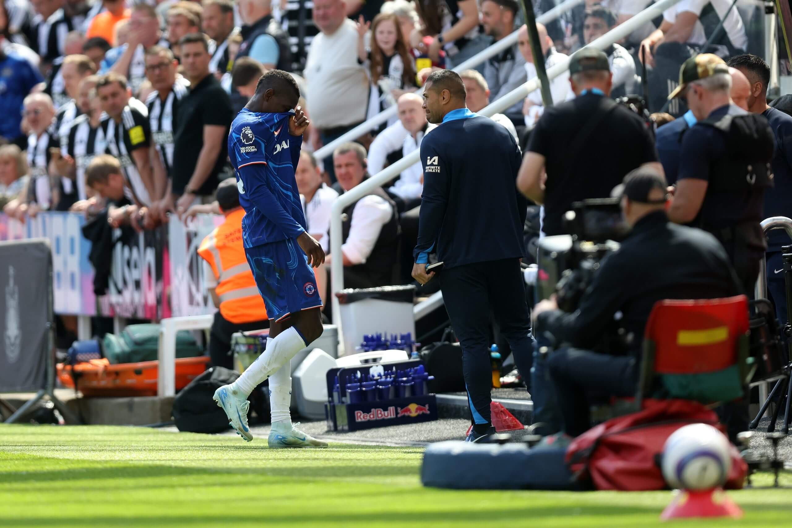 Thẻ phạt là một vấn đề lớn của Jackson ở Chelsea