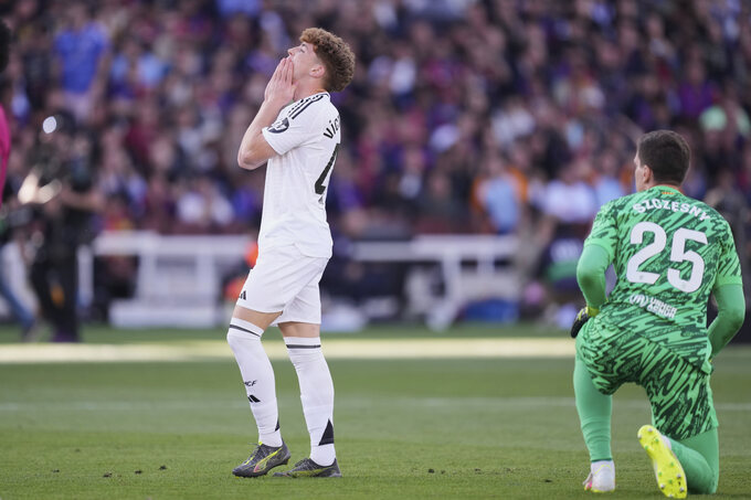 Victor Munoz phải khóa tài khoản mạng xã hội vì bị CĐV Real Madrid chỉ trịc.