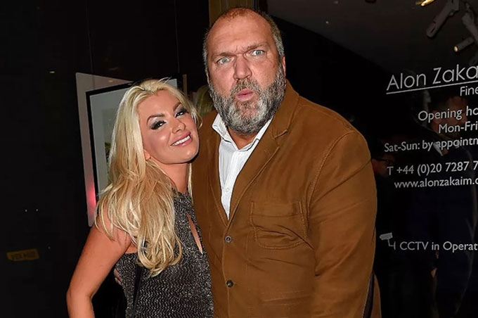 Ruddock và người mẫu Leah