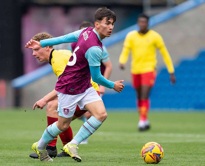 U21 Burnley sử dụng Brandon Ly khá thường xuyên
