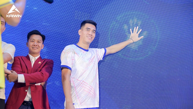 Tiền đạo Nguyễn Tiến Linh tại sự kiện