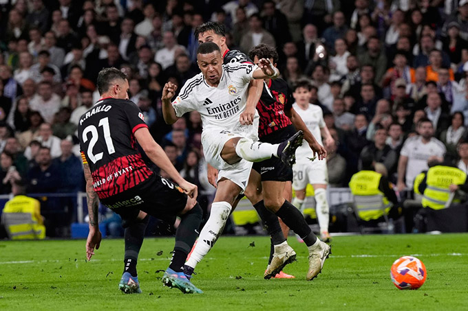 Bị dẫn bàn sớm, nhưng Real đã lội ngược dòng thành công nhờ Mbappe
