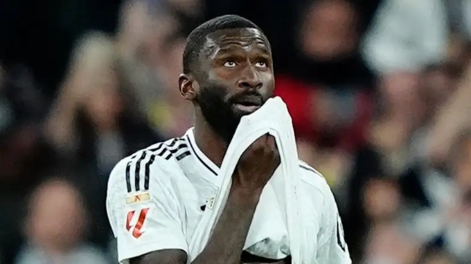 Antonio Rudiger năm nay đã 32 tuổi và có lẽ sẽ sớm bị Real Madrid thải hồi