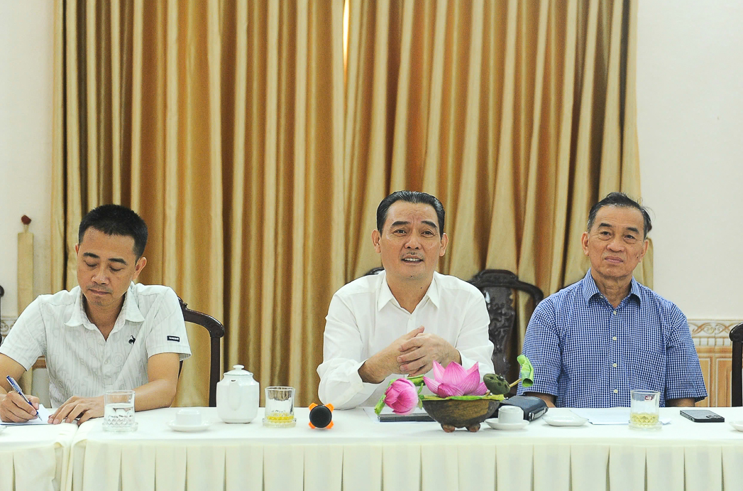 Ông Nguyễn Quốc Hội – Ủy viên thường trực BCH LĐBĐVN (giữa) phát biểu tại buổi làm việc (Ảnh: VFF)