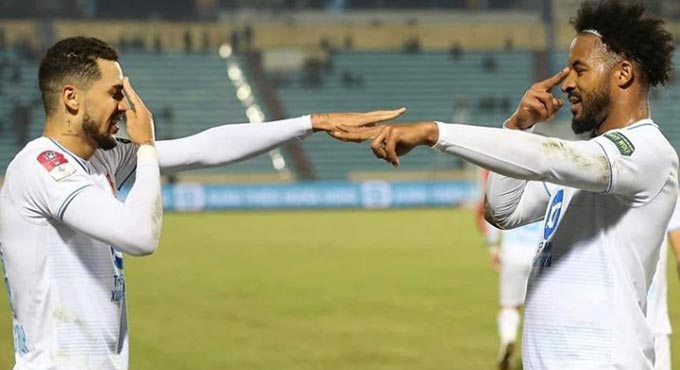 Hendrio và Xuân Son là bộ đôi ăn ý trên hàng công