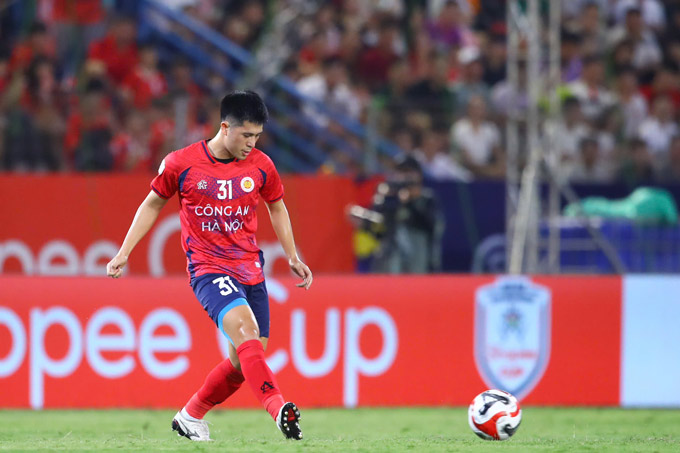 Đình Trọng đã chơi rất hay trong trận đấu với Buriram United. Ảnh: Minh Tuấn