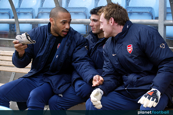 Stack là đồng đội của Henry tại Arsenal