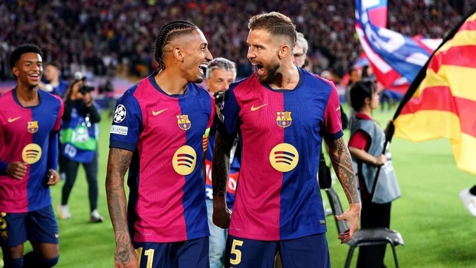 Raphinha và Inigo Martinez có dấu ấn đặc biệt trong chức vô địch của Barca.