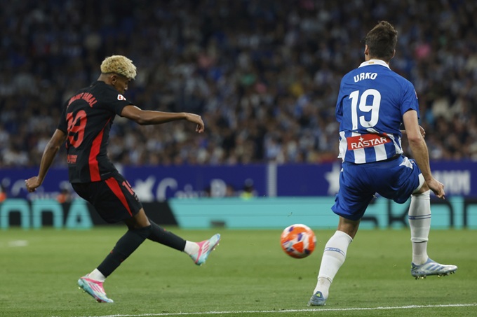 Pha cứa lòng đỉnh cao của Lamine Yamal trong bàn mở tỷ số trước Espanyol