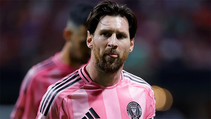 Messi bất lực nhìn đội nhà phòng ngự quá kém cỏi