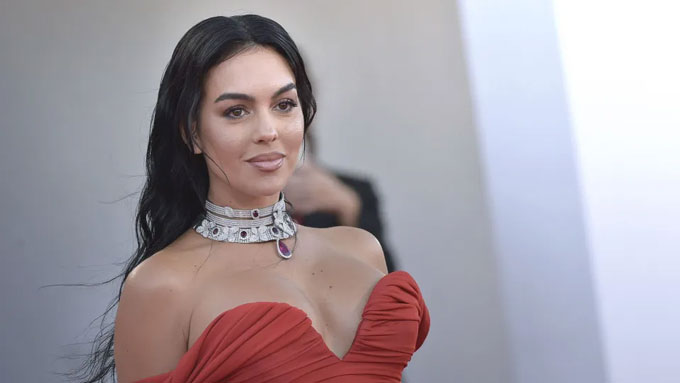 Georgina Rodriguez hốt bạc nhờ mạng xã hội
