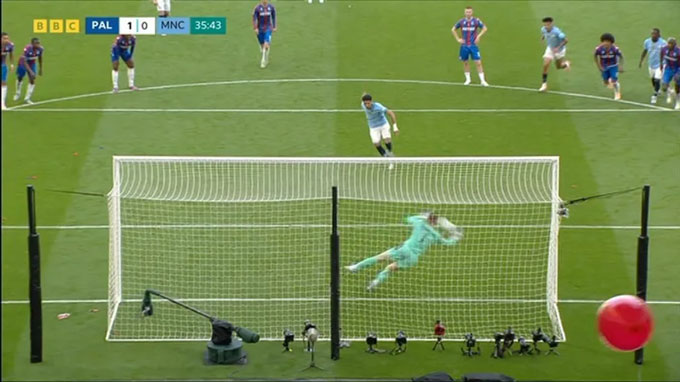 Nhưng Henderson đã xuất sắc cản phá thành công cú đá penalty của Marmoush