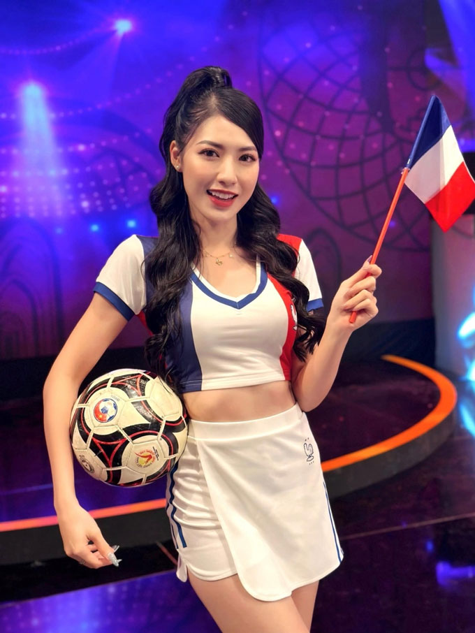 Hoàng Giang được biết đến nhờ chương trình "Nóng cùng World Cup 2022"