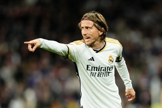 HLV Xabi Alonso của Real Madrid sẽ khó xử với Luka Modric