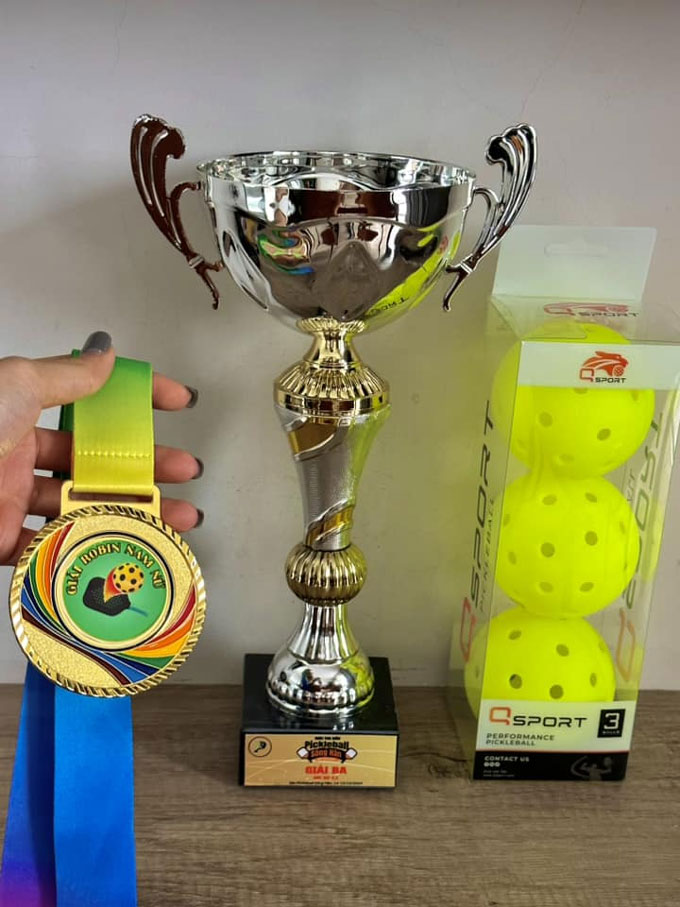 Cô nàng thường xuyên khoe thành quả chơi pickleball trên MXH