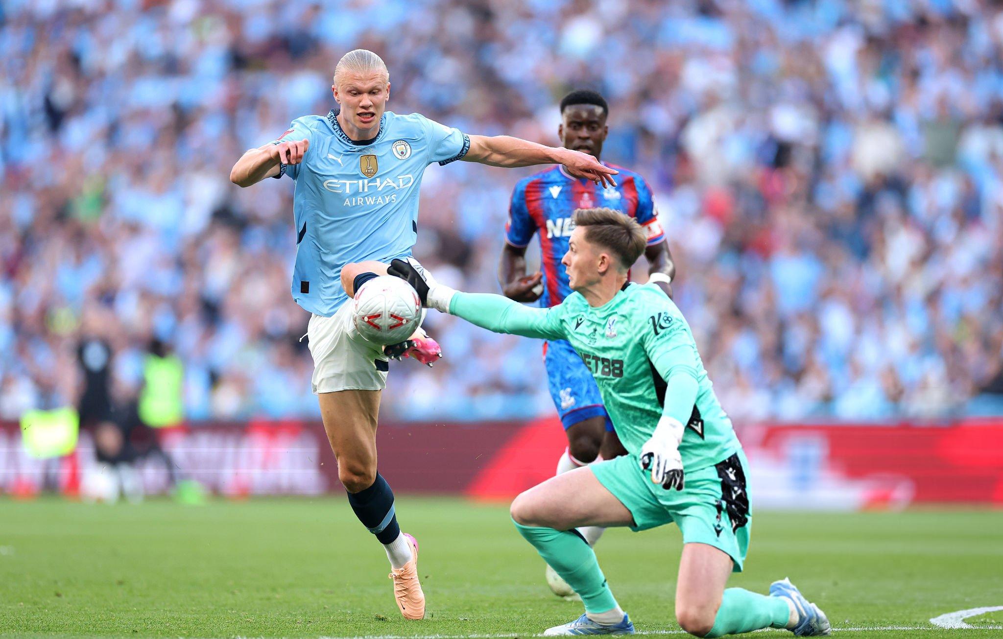 Dean Henderson là người hùng của Crystal Palace trước Man City