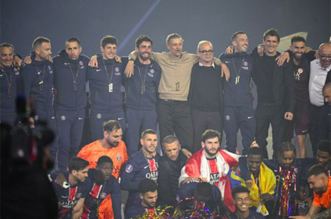 Lucho giản dị trong lễ ăn mừng chức vô địch Ligue 1