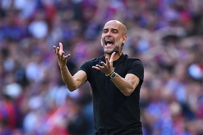 Pep Guardiola lại nghĩ quá nhiều khiến Man City thua trận trước Crystal Palace tại chung kết FA Cup