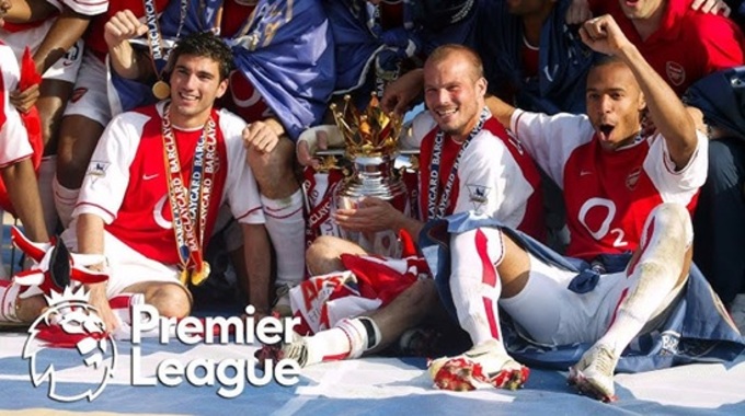 Arsenal của HLV Arsene Wenger từng vô địch Premier League 2001/02, sau 3 mùa liên tiếp về nhì