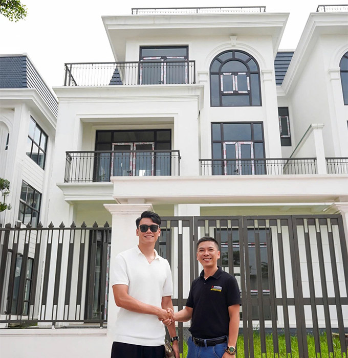 Căn biệt thự mới tậu có giá hàng chục tỷ đồng của vợ chồng Thành Chung 