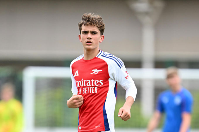 Thần đồng Dowman sẽ có cơ hội lên đội một Arsenal từ mùa tới