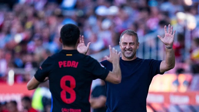 Pedri là học trò cưng của HLV Hansi Flick ở Barca