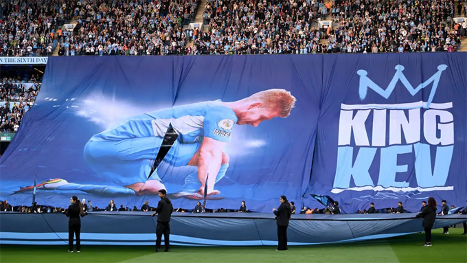 Fan Man City tri ân King Kevin