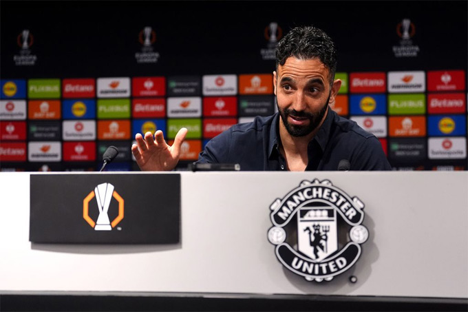 HLV Amorim không đánh giá cao chức vô địch Europa League