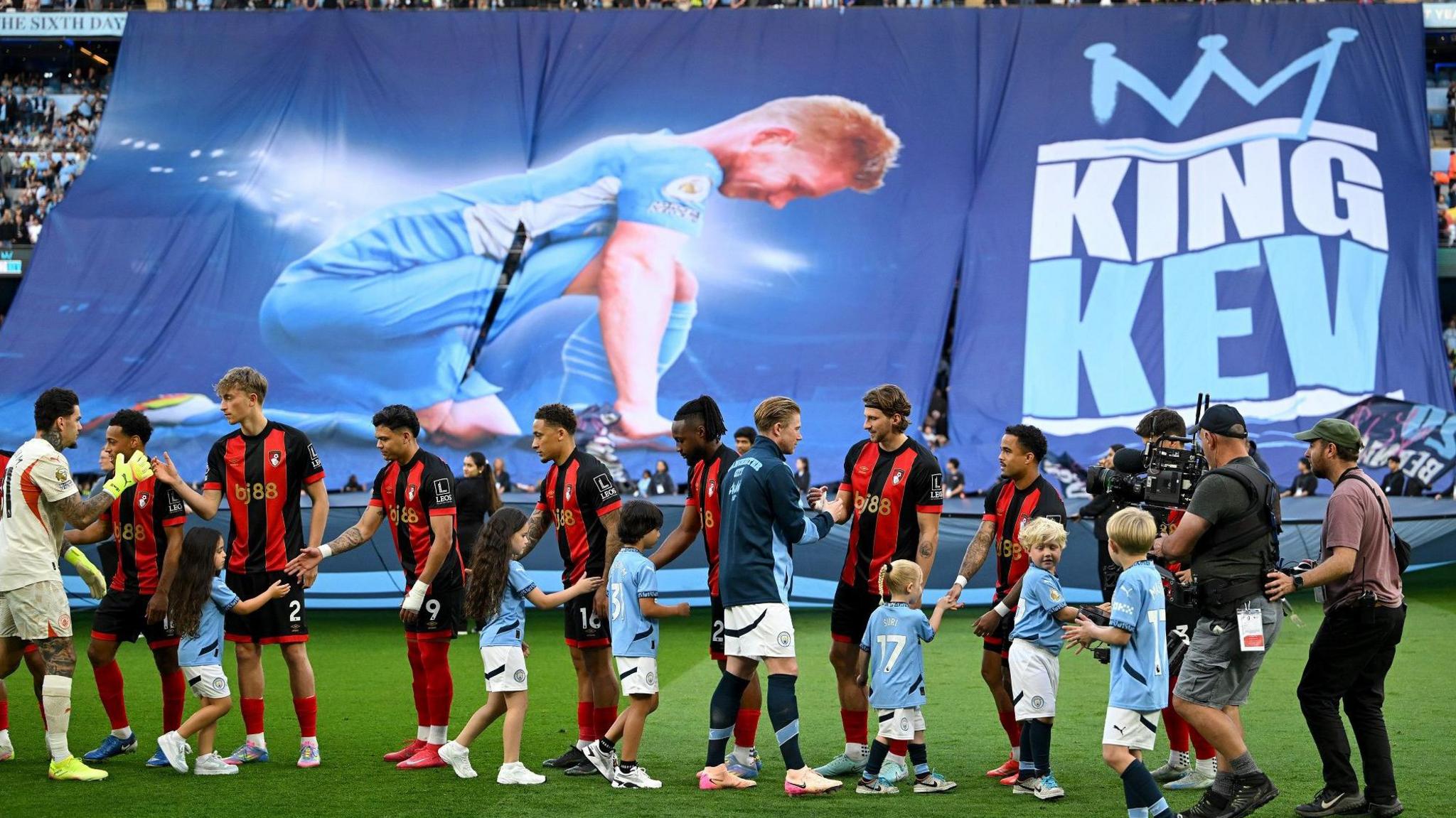 Màn chia tay dòng máu cũ De Bruyne của Man City