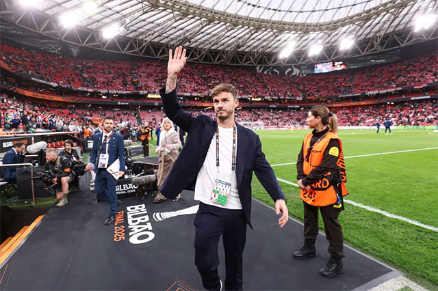 Maddison không mặc áo đấu của Tottenham lúc đầu trận