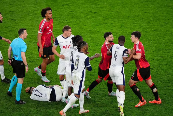 MU đã thua ở chung kết Europa League