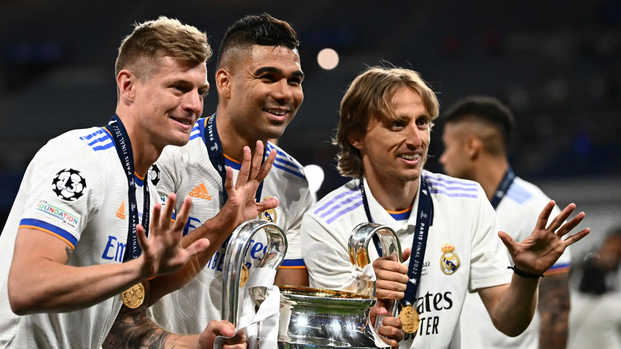 Hàng tiền vệ Toni Kroos - Modric - Casemiro đã tan nhưng Modric vẫn cố níu kéo thời gian