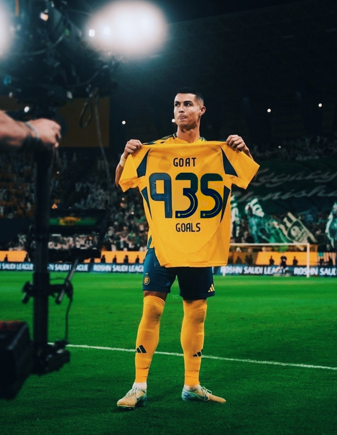 Ronaldo cán mốc 935 bàn trong sự nghiệp