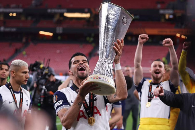 Solanke giải vía có danh hiệu ngay mùa đầu khoác áo Tottenham