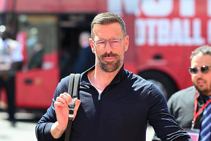 Van Nistelrooy thất bại ở Leicester