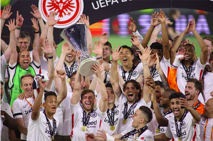 Frankfurt vui mừng sau khi giành Europa League 2022
