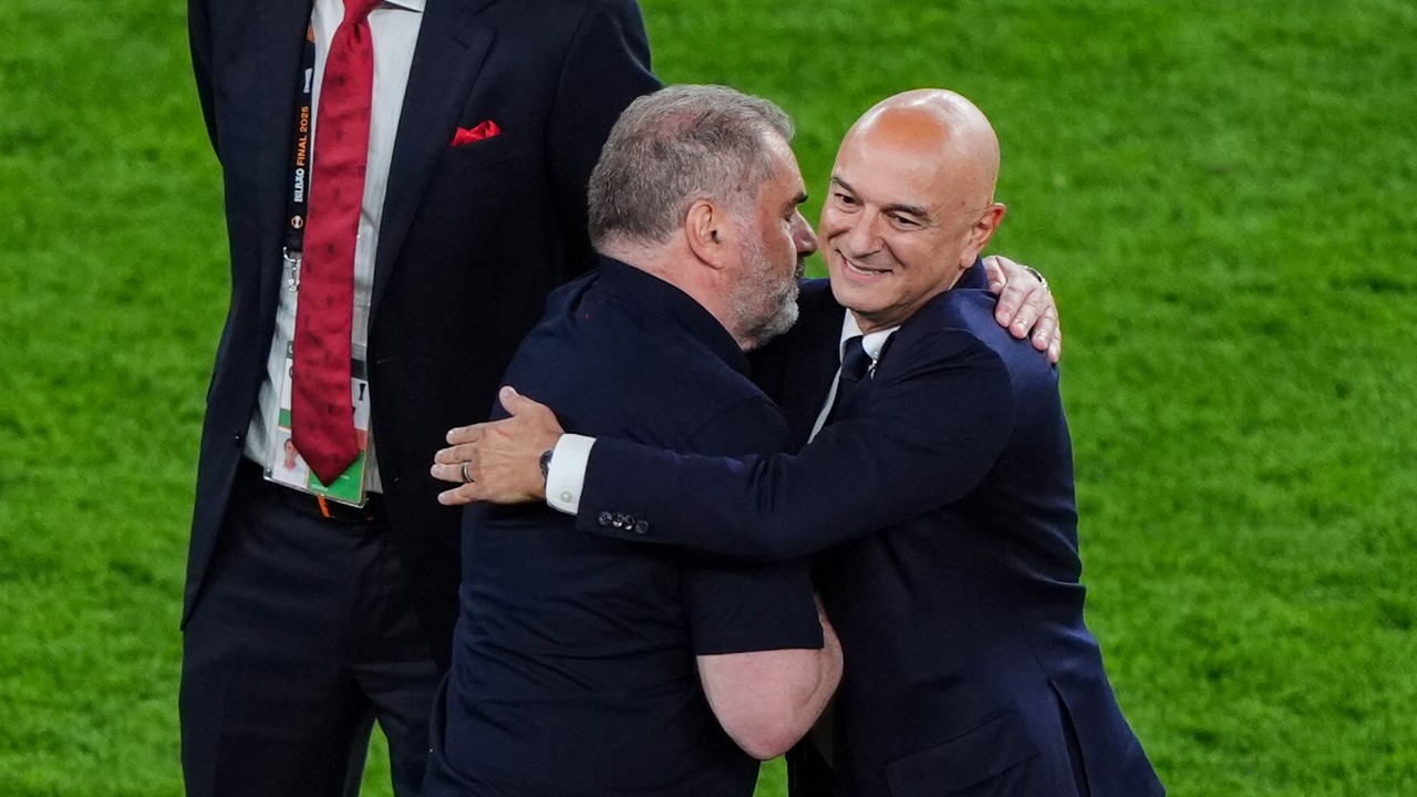 Postecoglou đã chứng minh mình dũng cảm, giờ đến lượt Levy nên noi theo