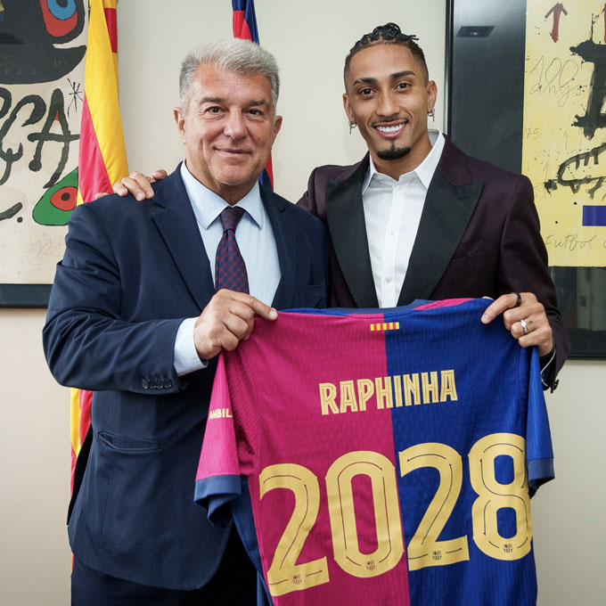 Raphinha đã ký hợp đồng mới với Barca tới năm 2028