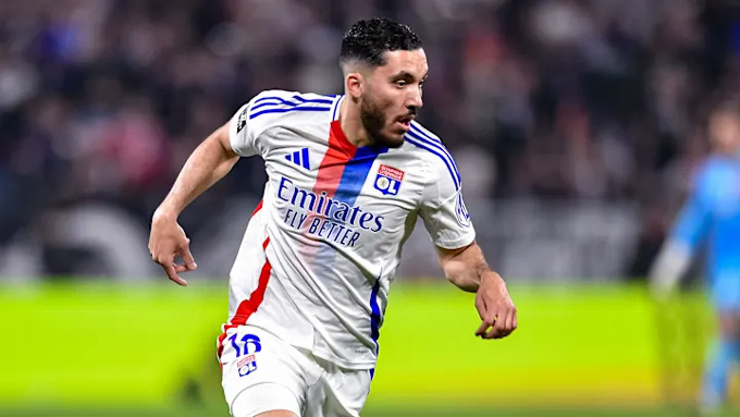 Rayan Cherki: Cầu thủ thuộc biên chế Lyon đã có 12 bàn và 19 kiến tạo mùa vừa qua, dẫn đầu Ligue 1 lẫn Europa League ở khả năng dọn cỗ cho đồng đội. Điều khoản giải phóng chỉ 19 triệu bảng biến anh thành “món hời” trong bối cảnh thầy trò Ruben Amorim cần cải thiện khả năng sáng tạo tuyến giữa.