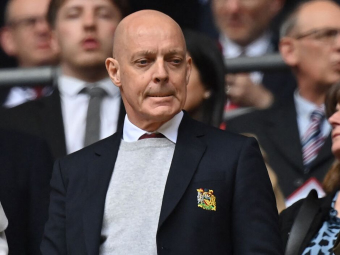 Sir Dave Brailsford không giúp ích được gì cho MU
